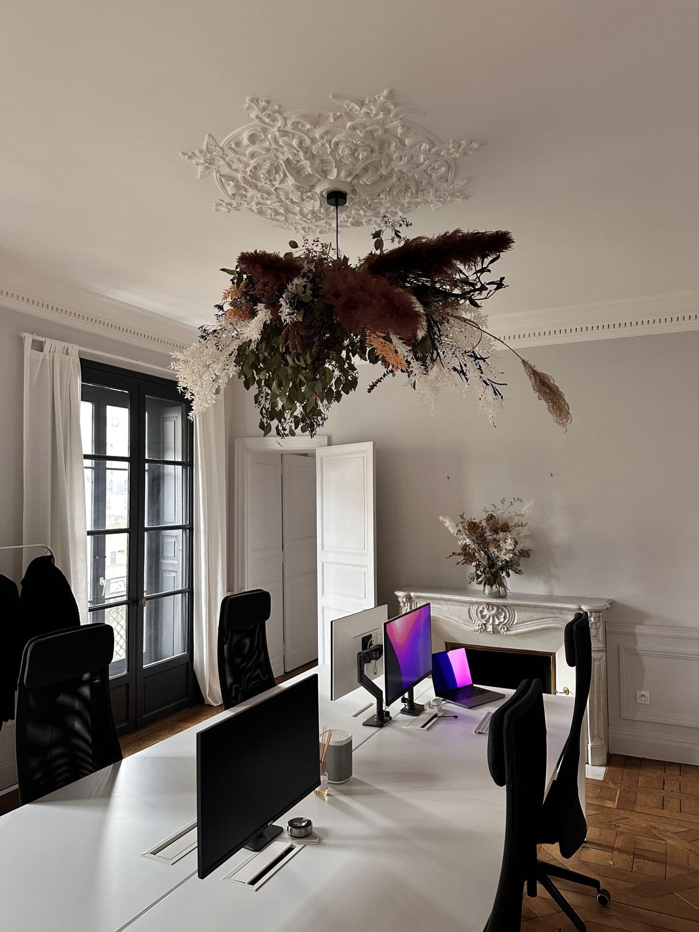 Espace de travail lumineux chez Bureau Commun